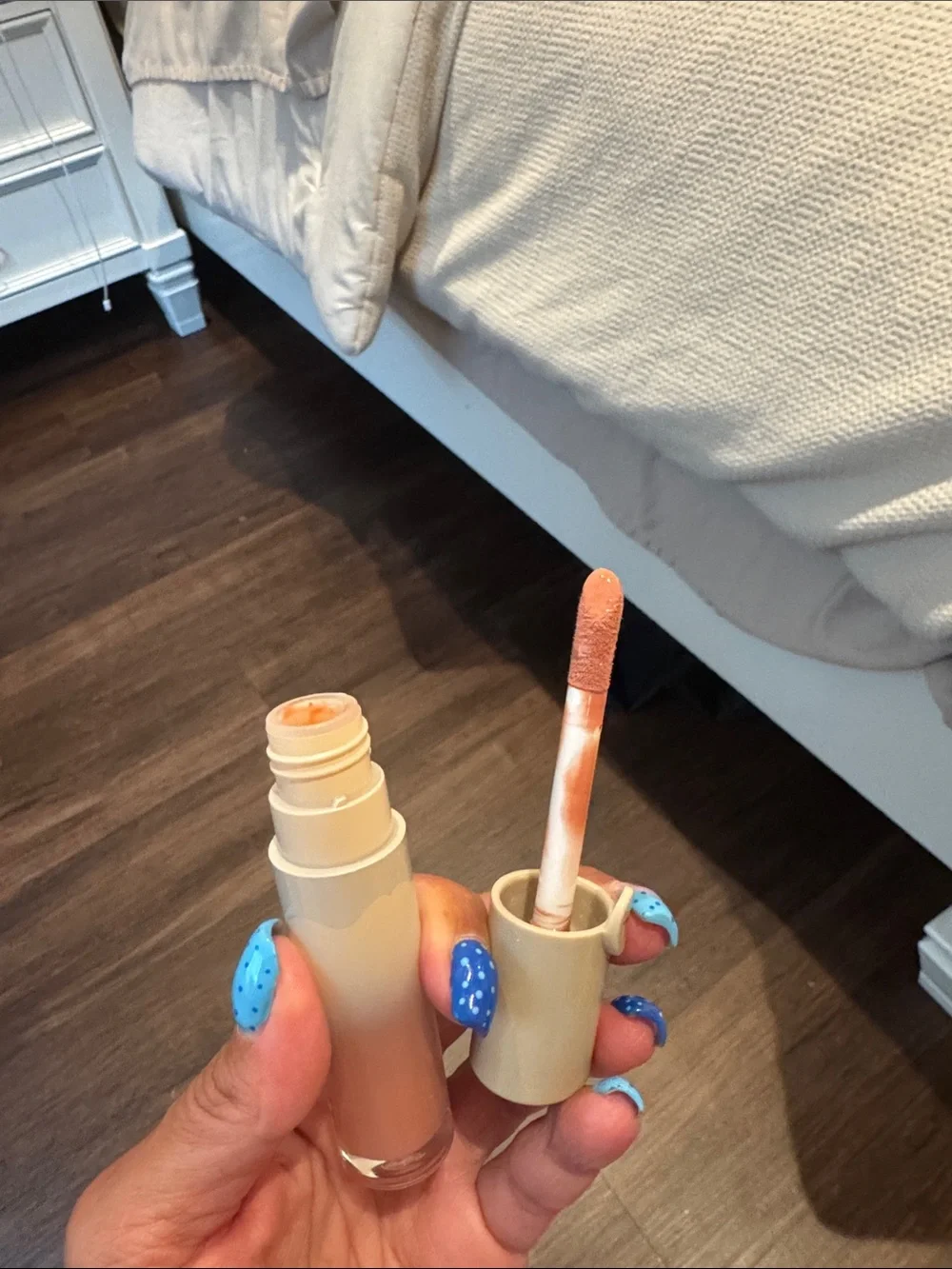 GLAMLITE Glossy Lip Gloss